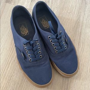 Vans Canvas “Authentic” in Navy/Gum